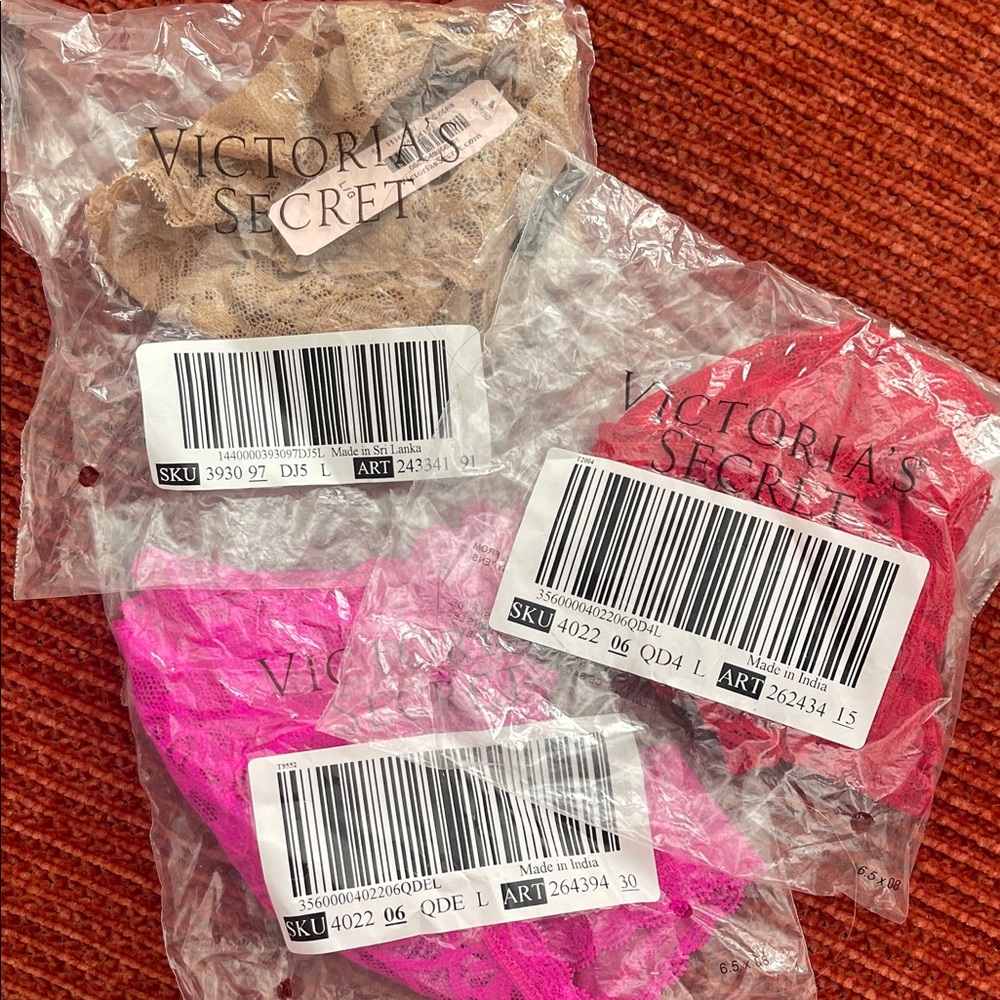 Victoria's Secret Vibrant Lace Trio
